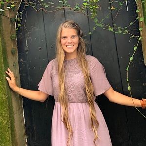 Meet your Posher, Caitlin